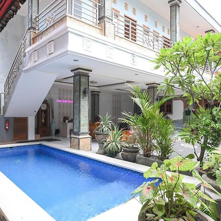 Ceria Guesthouse Seminyak Mitra Reddoorz Exterior foto