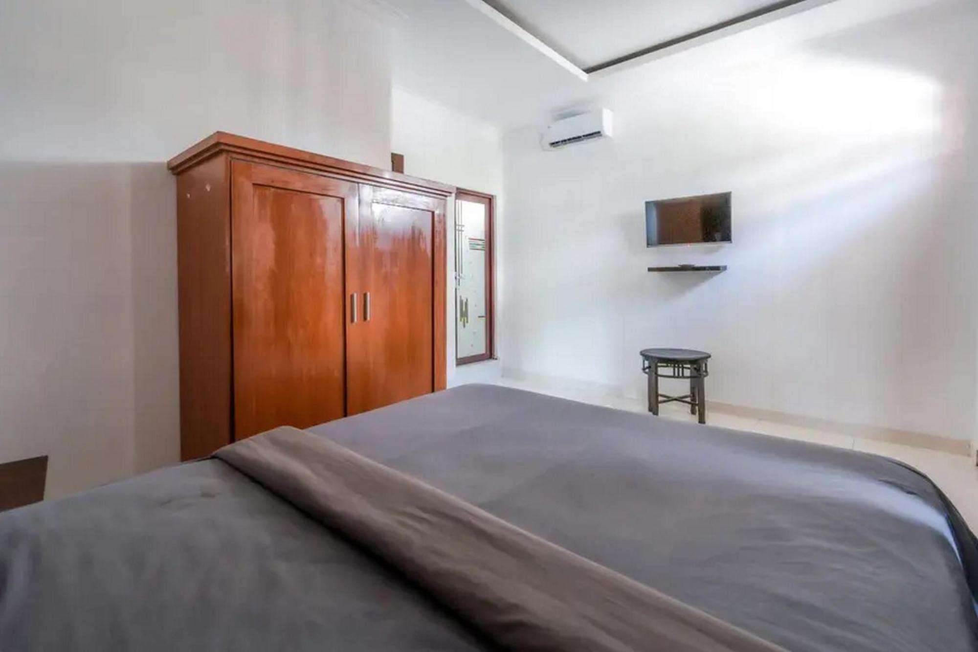 Ceria Guesthouse Seminyak Mitra Reddoorz Exterior foto