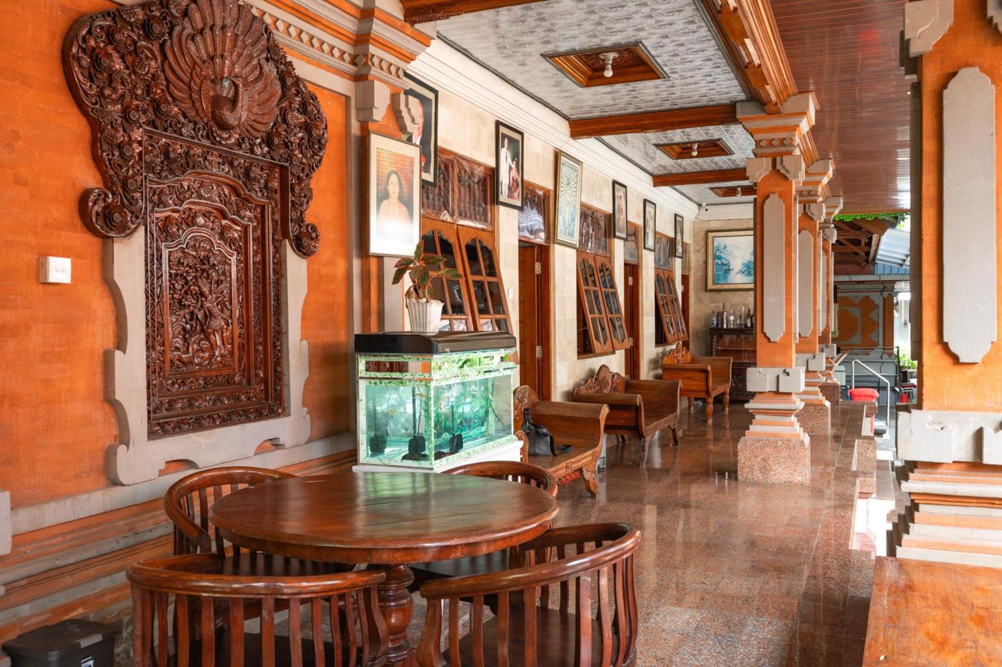 Ceria Guesthouse Seminyak Mitra Reddoorz Exterior foto