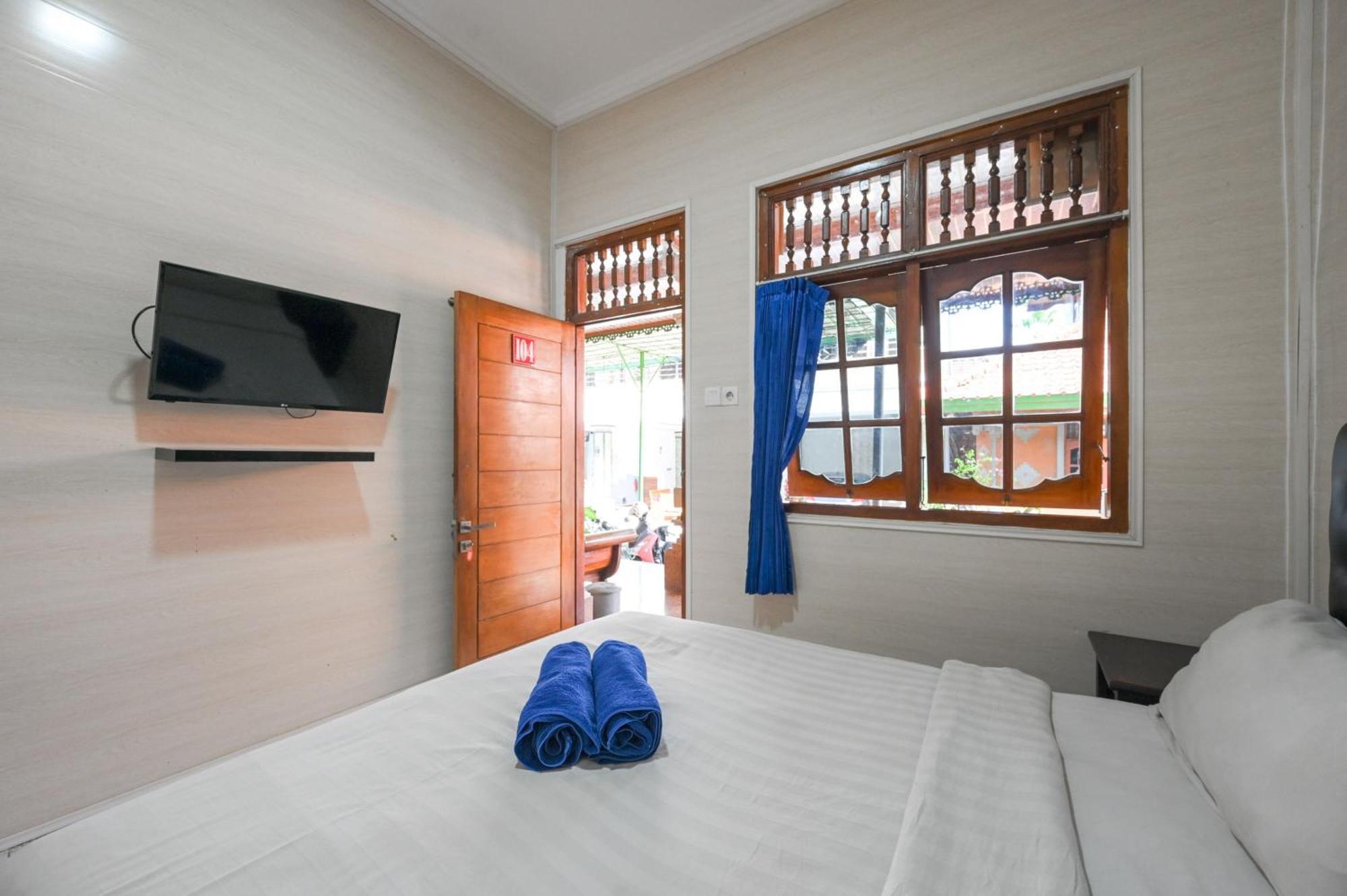 Ceria Guesthouse Seminyak Mitra Reddoorz Exterior foto