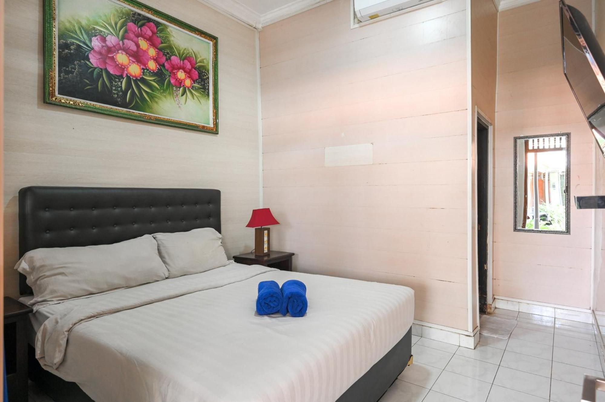 Ceria Guesthouse Seminyak Mitra Reddoorz Exterior foto