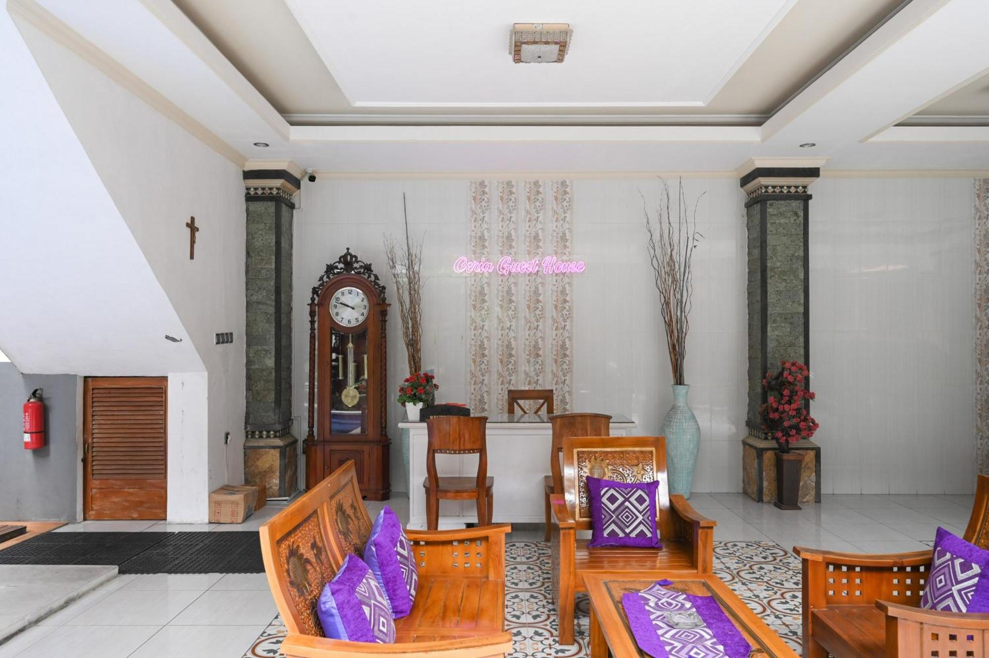 Ceria Guesthouse Seminyak Mitra Reddoorz Exterior foto