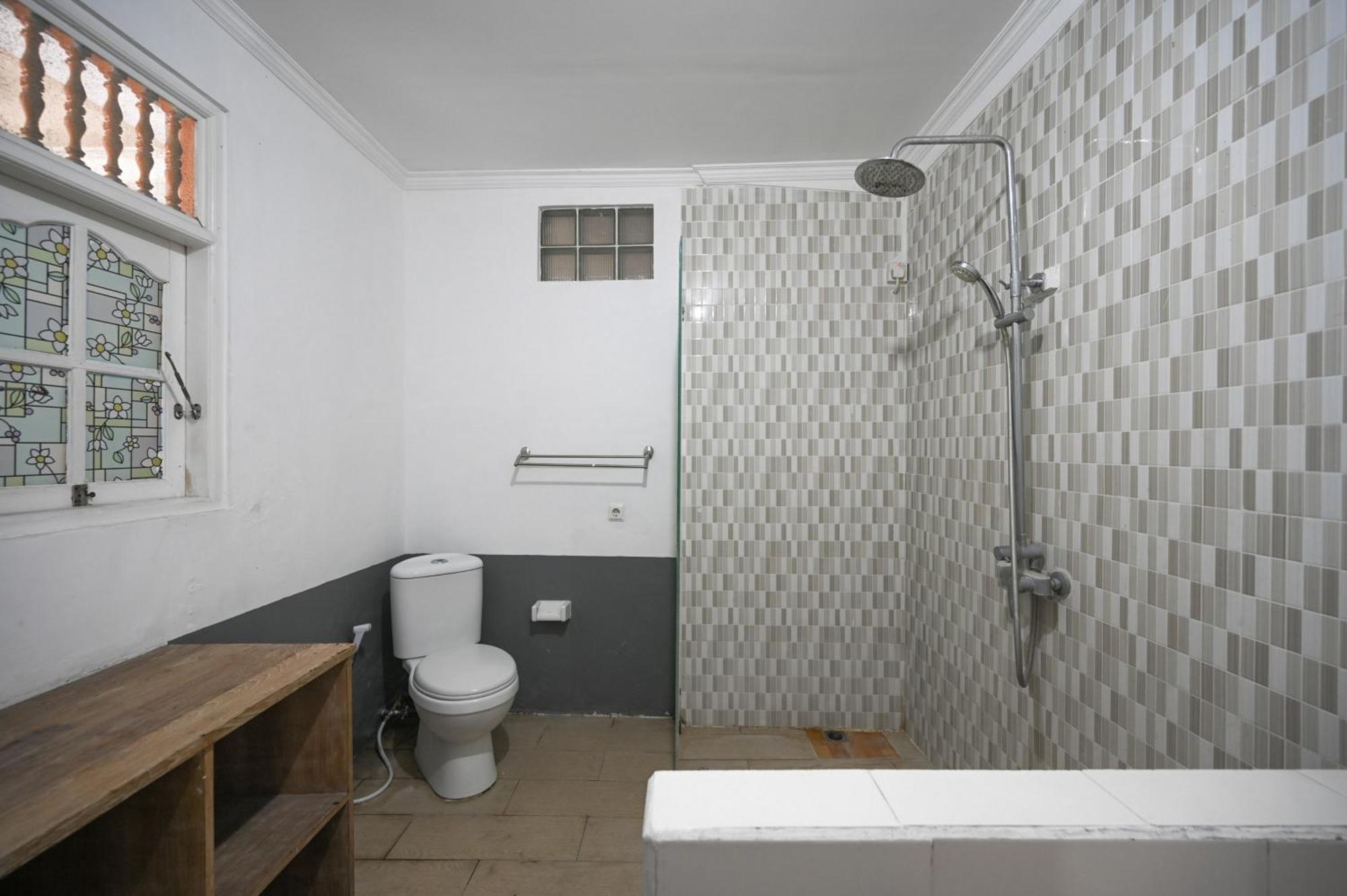Ceria Guesthouse Seminyak Mitra Reddoorz Exterior foto
