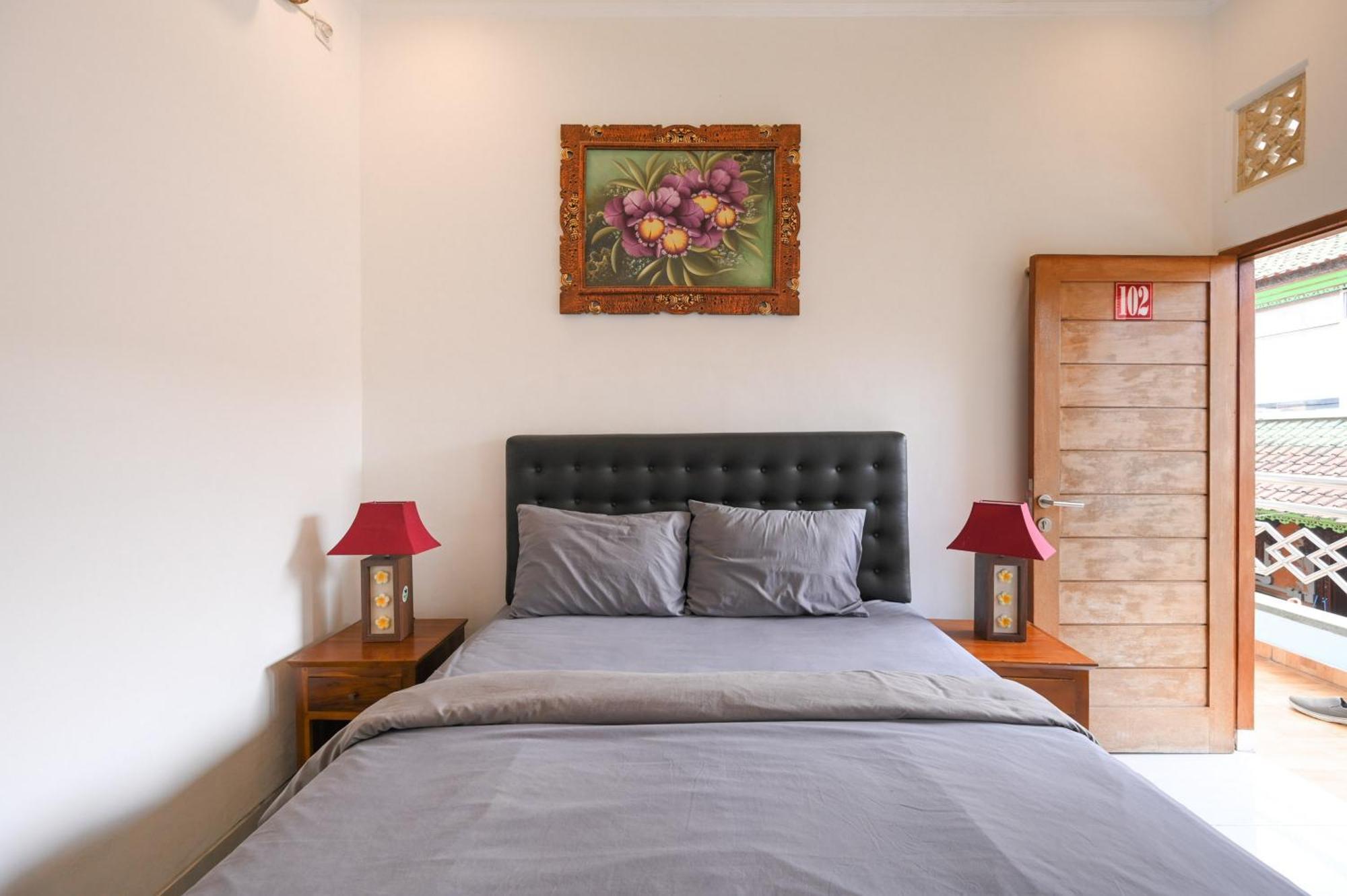 Ceria Guesthouse Seminyak Mitra Reddoorz Exterior foto